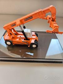 Modellino BELOTTI B91 reach stacker