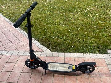 Monopattino a spinta