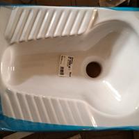 WC alla turca in ceramica nuovo