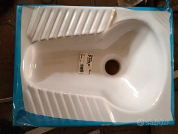 WC alla turca in ceramica nuovo