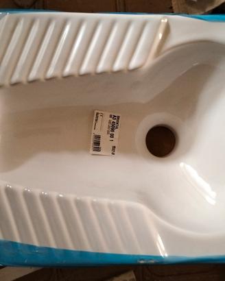WC alla turca in ceramica nuovo