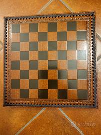 scacchiera e scacchi 