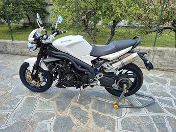  Speed triple 1050 2011 con  19200km
