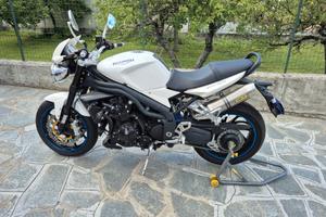  Speed triple 1050 2011 con  19200km