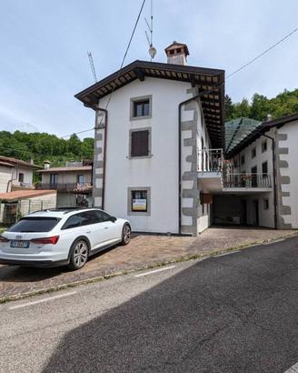 Rustico / Casale di 308 m² con più di 5 locali a S