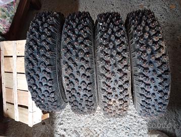 Gomme chiodate di 13 più cerchi 106 Saxo