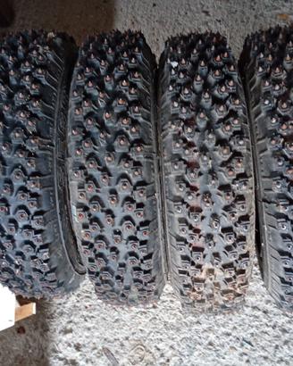 Gomme chiodate di 13 più cerchi 106 Saxo