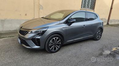 Clio ibrida 1.6 e-tech automatica 2024