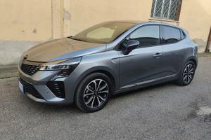 Clio ibrida 1.6 e-tech automatica 2024