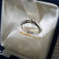 Anello in oro bianco 18k con diamante naturale