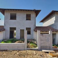 Villa a schiera libera su 2 lati