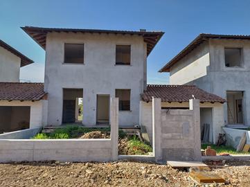 Villa a schiera libera su 2 lati