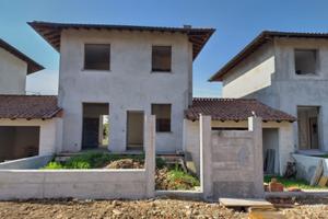 Villa a schiera libera su 2 lati