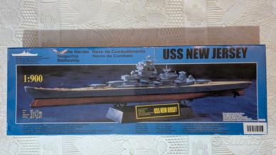 Nave da combattimento USS New Jersey con motore