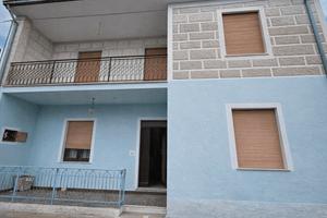 Uras - indipendente con ampio giardino