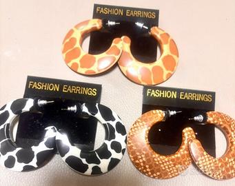 Lotto 100 paia di orecchini misti