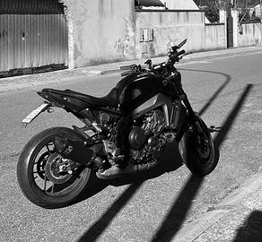 Yamaha MT-09 2023 – Patente A2 (35 kW) / akropovic