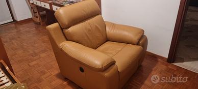 Poltrona in pelle con motorino per estensione