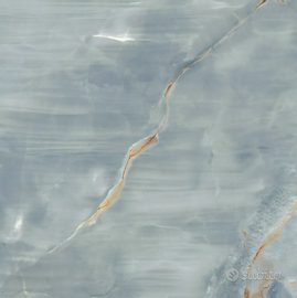 Piastrelle in gres porcellanato effetto marmo