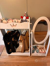 Appendiabiti e specchio per camera bambini