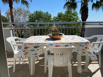 Attico fronte mare, 5-6 posti, aria condizionata