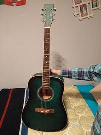 chitarra acustica con custodia 
