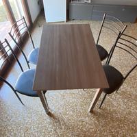 Tavolo di pranzo con 4 sedie