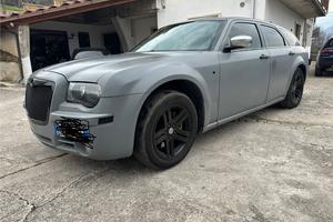 Chysler 300 C. Valuto anche permute