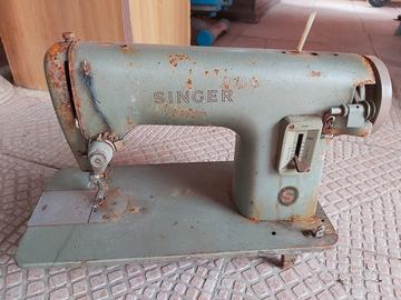 Macchina da cucire vintage SINGER 194M
