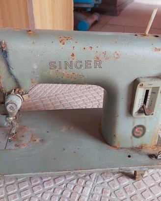 Macchina da cucire vintage SINGER 194M