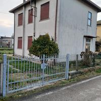 Casa indipendente con giardino