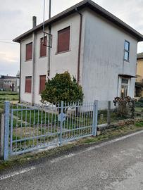 Casa indipendente con giardino