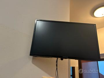 Televisore + staffa inclusa