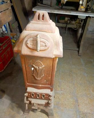 Stufa a legna d'epoca