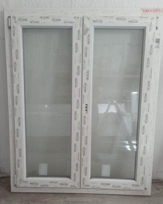 Finestra PVC bianca nuova