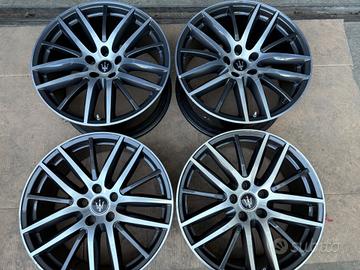 Cerchi in lega da 19 pollici per Maserati ghibli