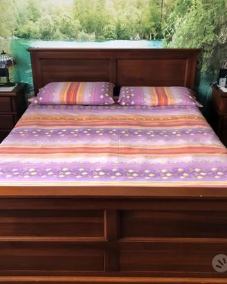 Letto matrimoniale con comodini in legno massello