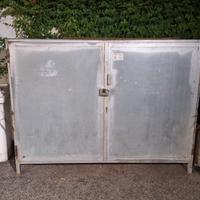 Armadio in ferro zincato
