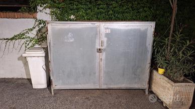 Armadio in ferro zincato