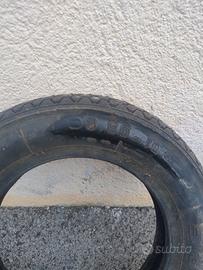 sedile, copertone tre cerchi e motore ape 50.