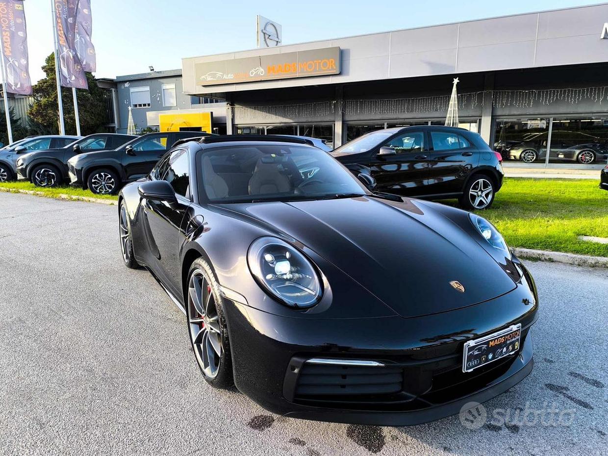 PORSCHE 911 (992)