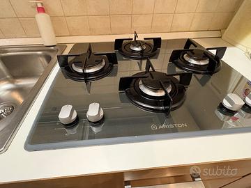 Piano cottura Ariston a metano, 4 fuochi
