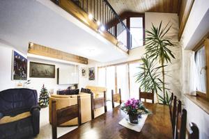 Villa indipendente con piscina, campo da tennis e