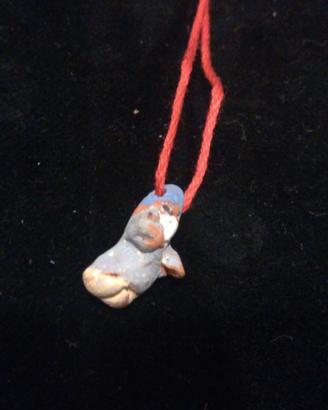 Collanina con piccolo gnometto in ceramica