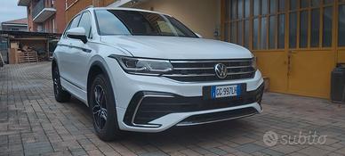 VOLKSWAGEN TIGUAN MY21 2.0 TDI SCR R-LINE 4Motion