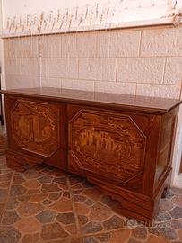 Cassa in legno intarsiato