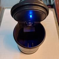Posacenere illuminato per auto