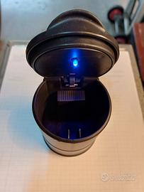 Posacenere illuminato per auto