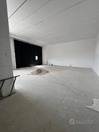 Immobile di 1200 m² con 5 locali a Orta di Atella