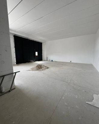 Immobile di 1200 m² con 5 locali a Orta di Atella